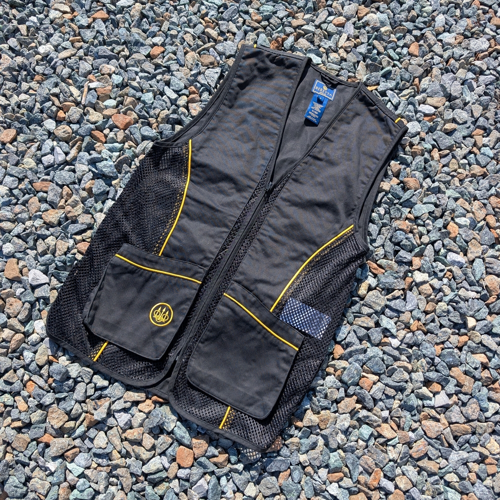 Beretta Silver Pigeon Black & Yellow Shooting Vest Size Small (Recoil Pad Spots)